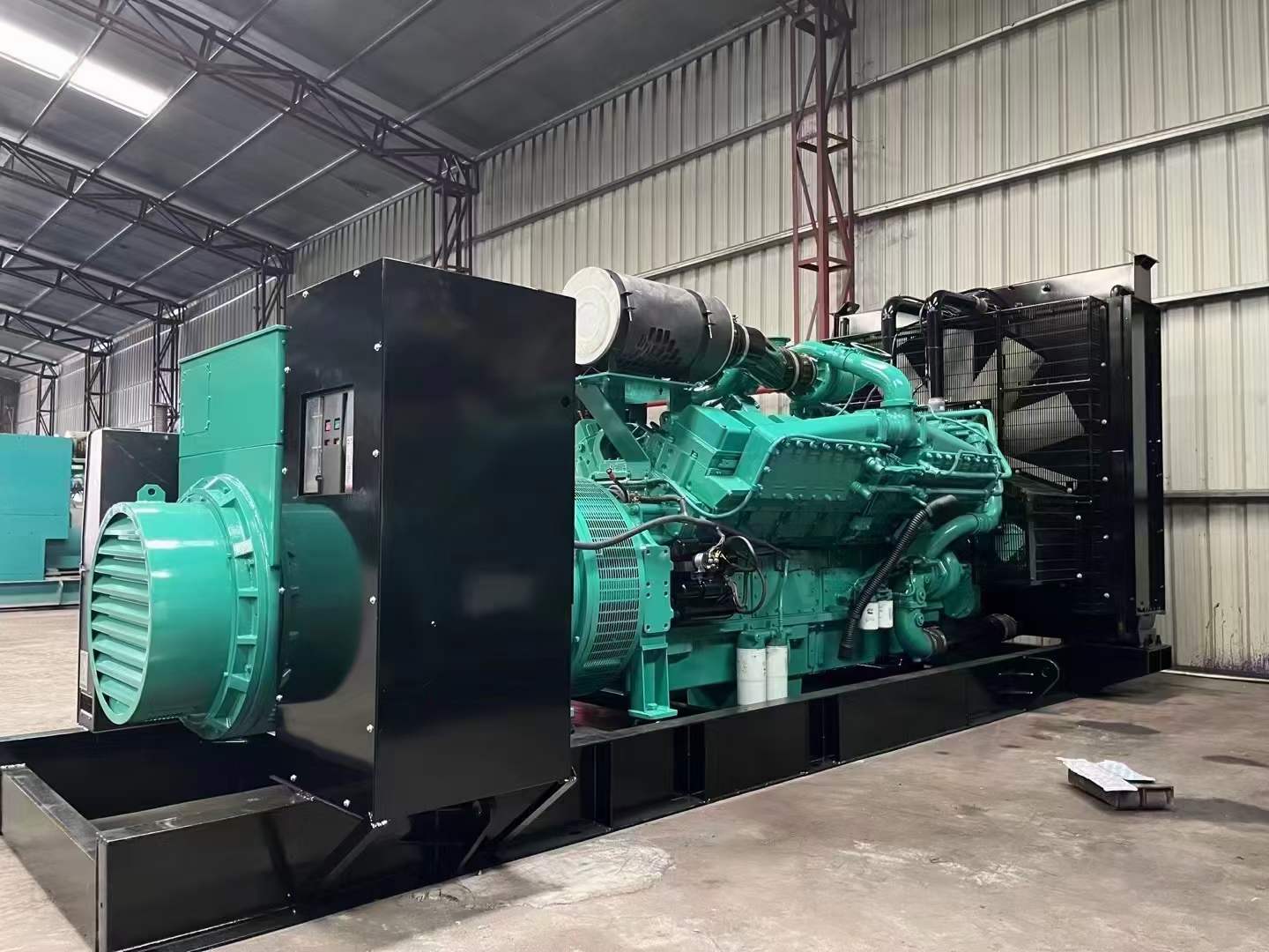 万年如何降低 800kW 柴油发电机输出电流的波动？