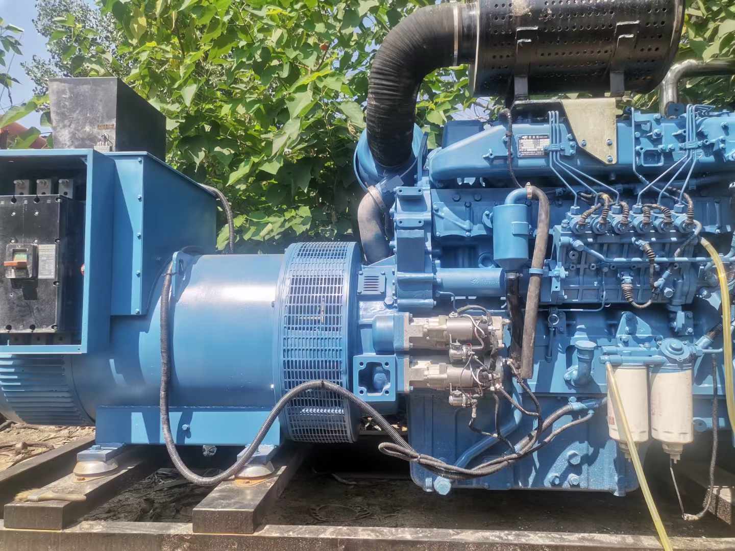 万年详细说明降低 800kW 柴油发电机输出电流波动的方法