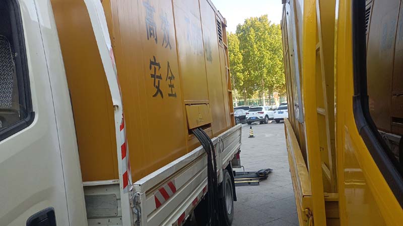 万年如何判断柴油发电机组和UPS电源的切换时间是否符合要求？