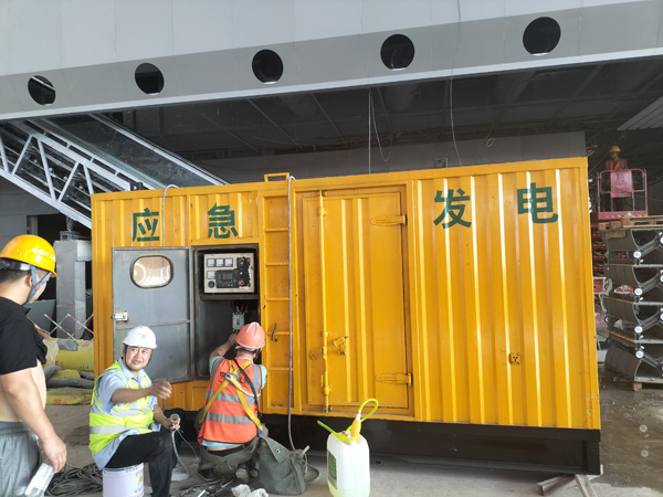 万年怎样判断空气滤清器是否需要更换？